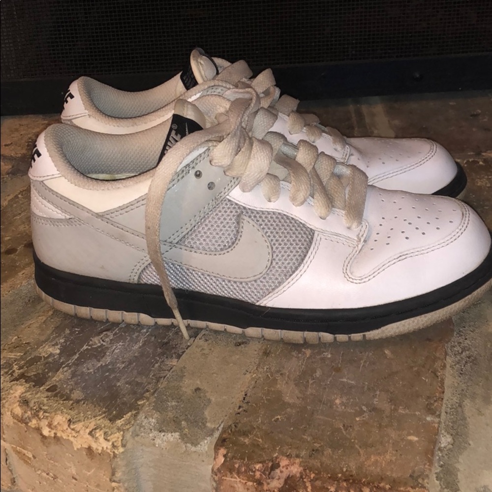 Nike Dunks Low — old school